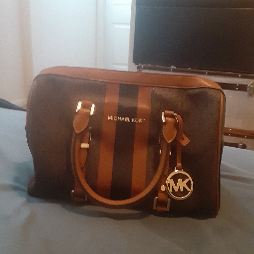 Purse - Picture 3 of 10